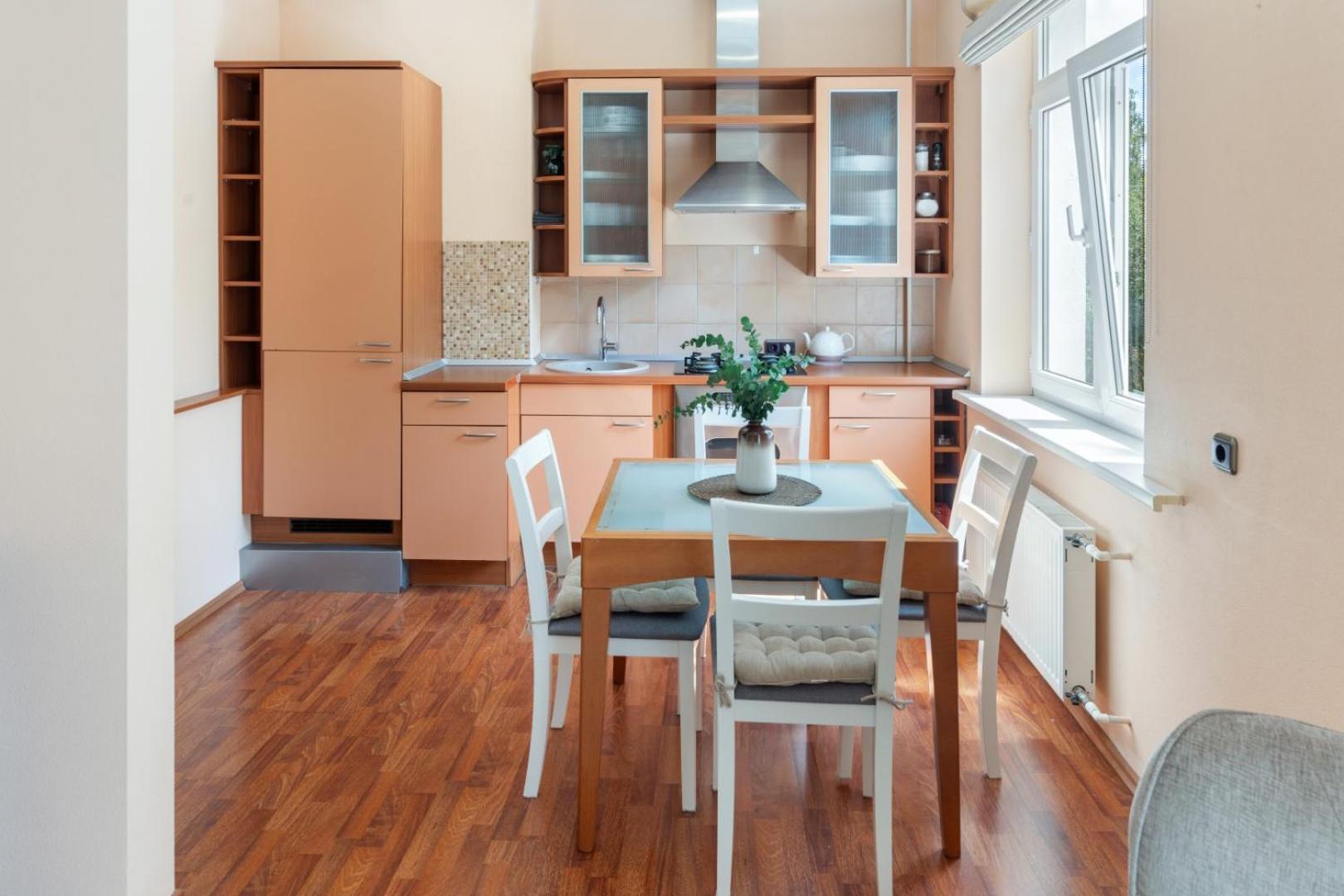 Old Town Apartment *